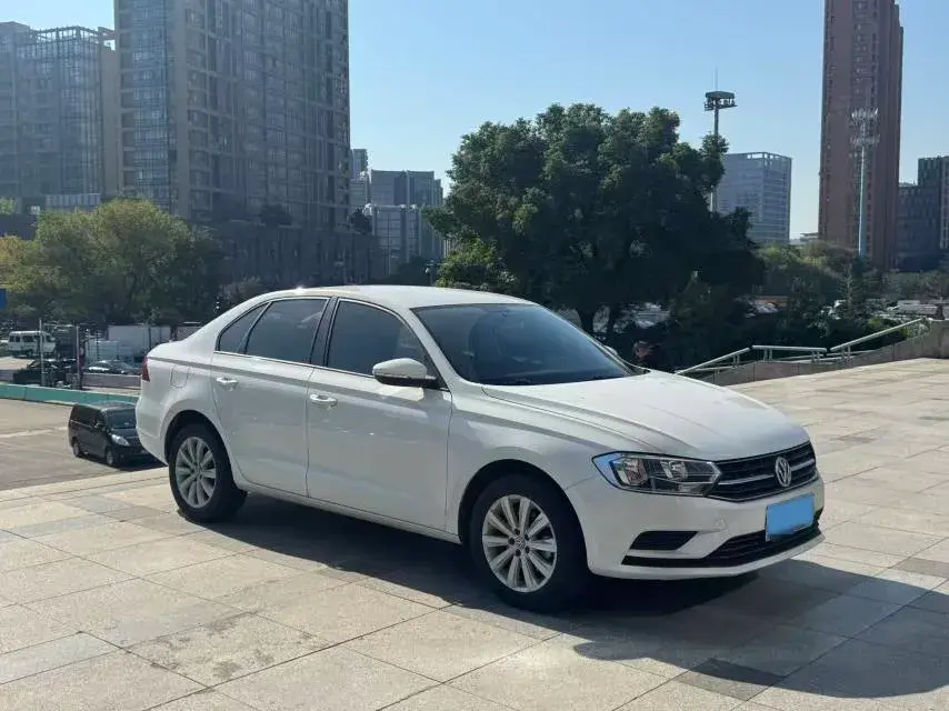 2019 VOLKSWAGEN BORA thumbnail 3