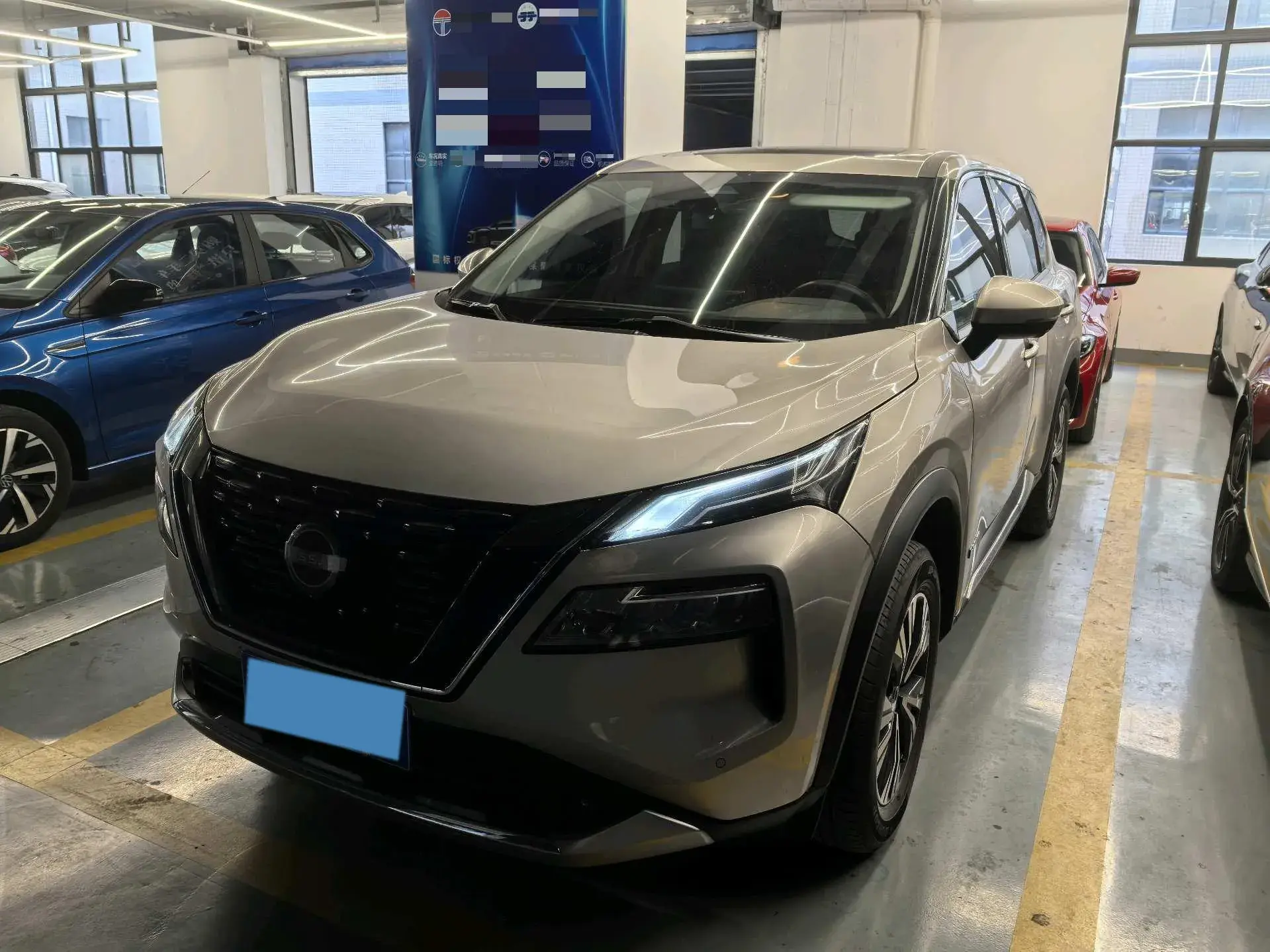 2023 NISSAN X-TRAIL view 1