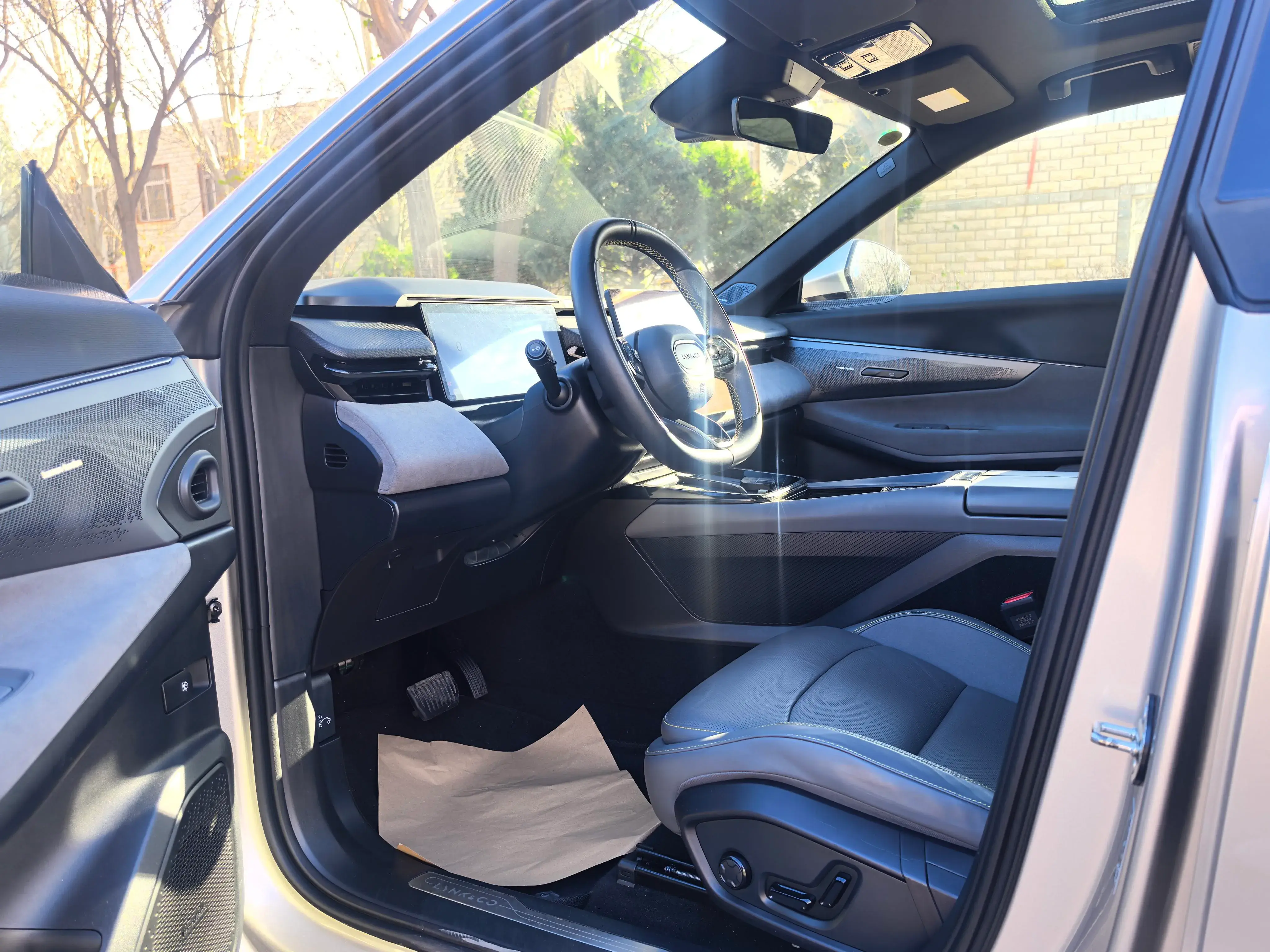 2023 LYNK&CO 08 thumbnail 4