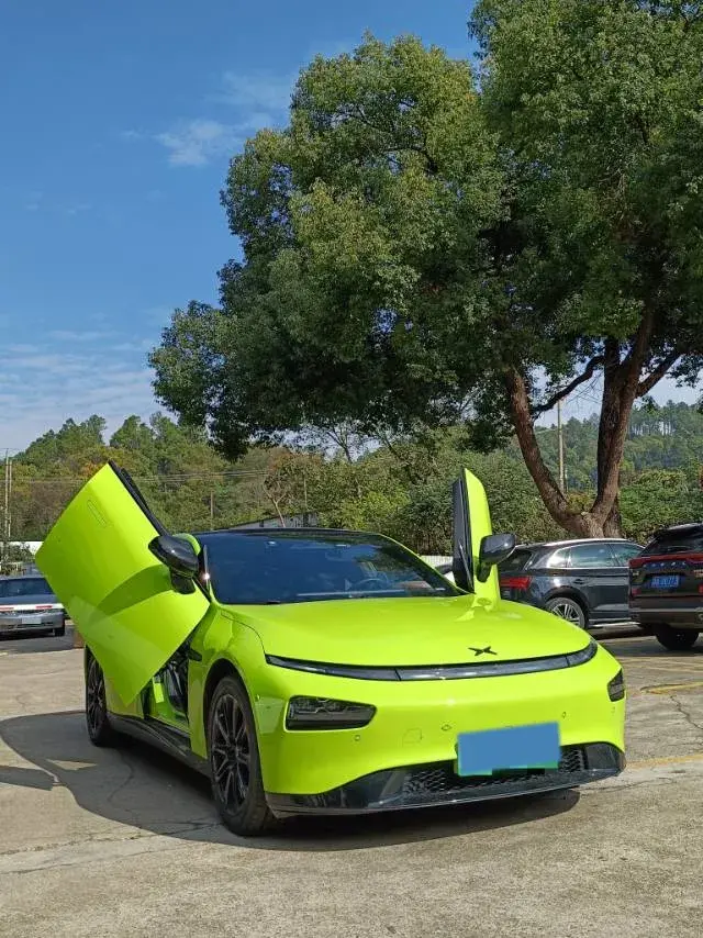 2021 XPENG P7 thumbnail 3