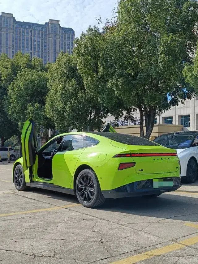 2021 XPENG P7 thumbnail 4