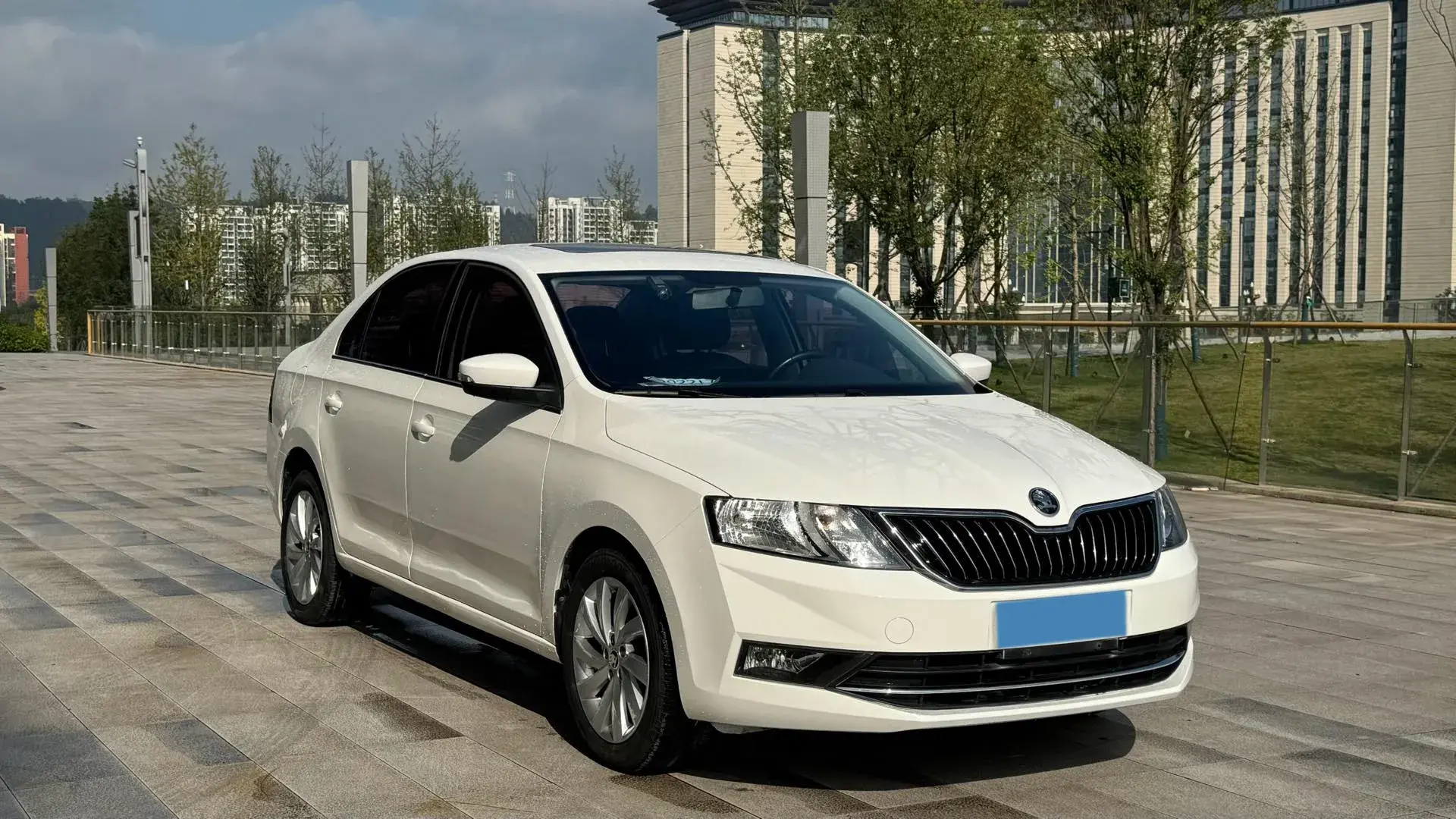 2018 SKODA RAPID thumbnail 3