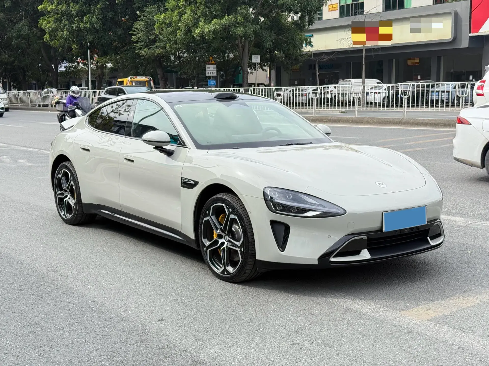 2024 MI SU7 thumbnail 3