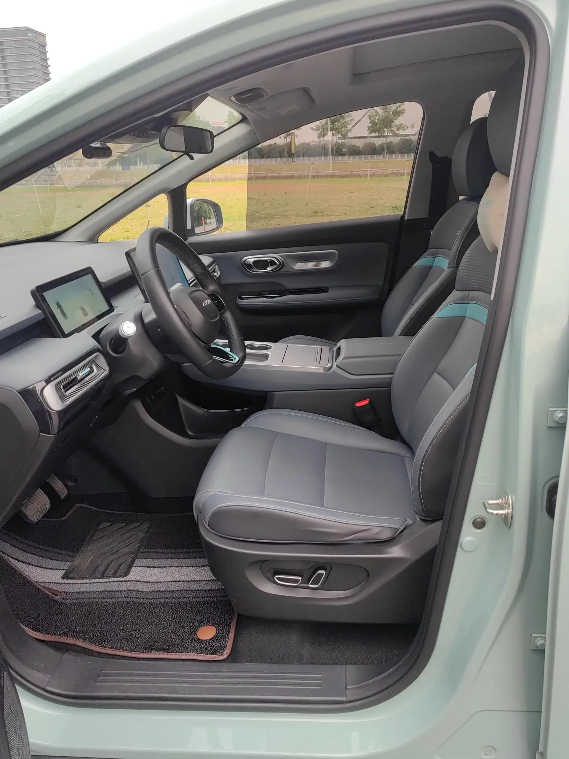 2023 AION Y thumbnail 4