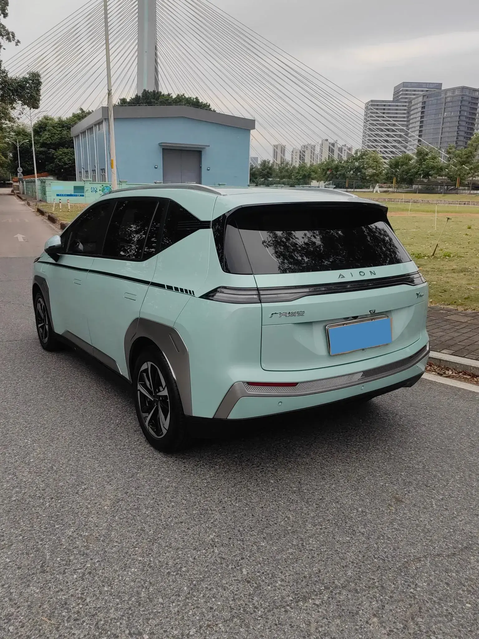 2023 AION Y thumbnail 3