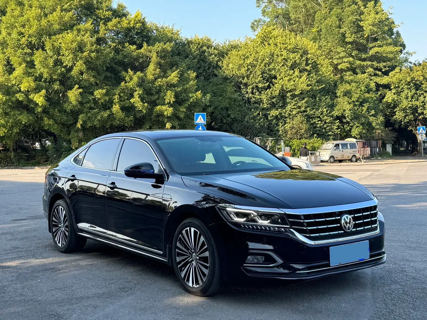 2019 VOLKSWAGEN PASSAT thumbnail 2