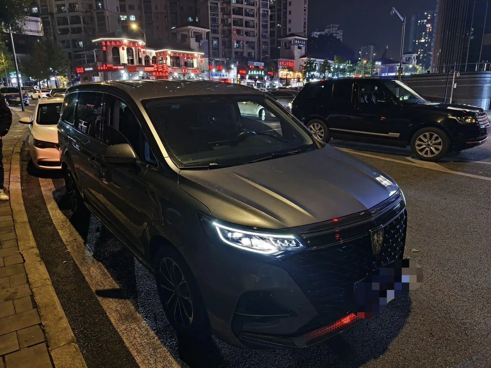 2022 ROEWE IMAX8 thumbnail 3
