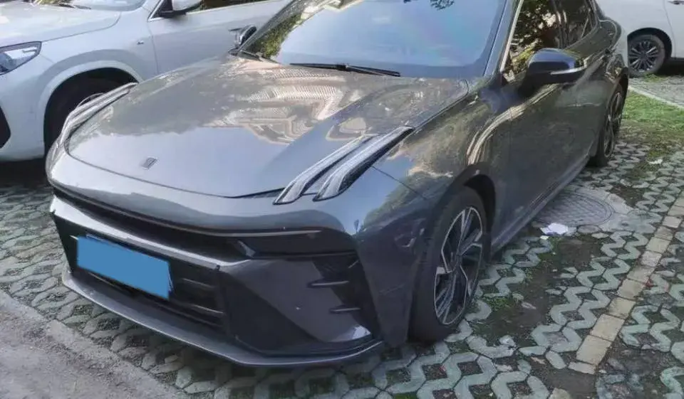 2025 LYNK&CO 03 view 1