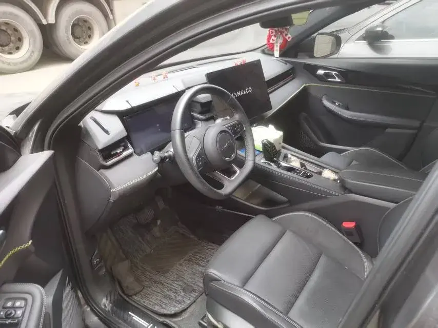 2025 LYNK&CO 03 thumbnail 2