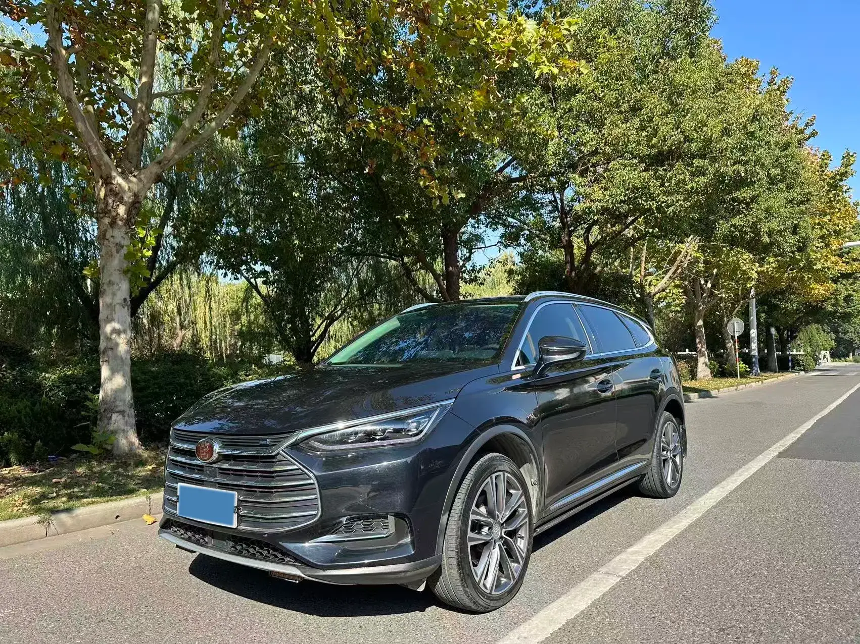 2018 BYD TANG view 1