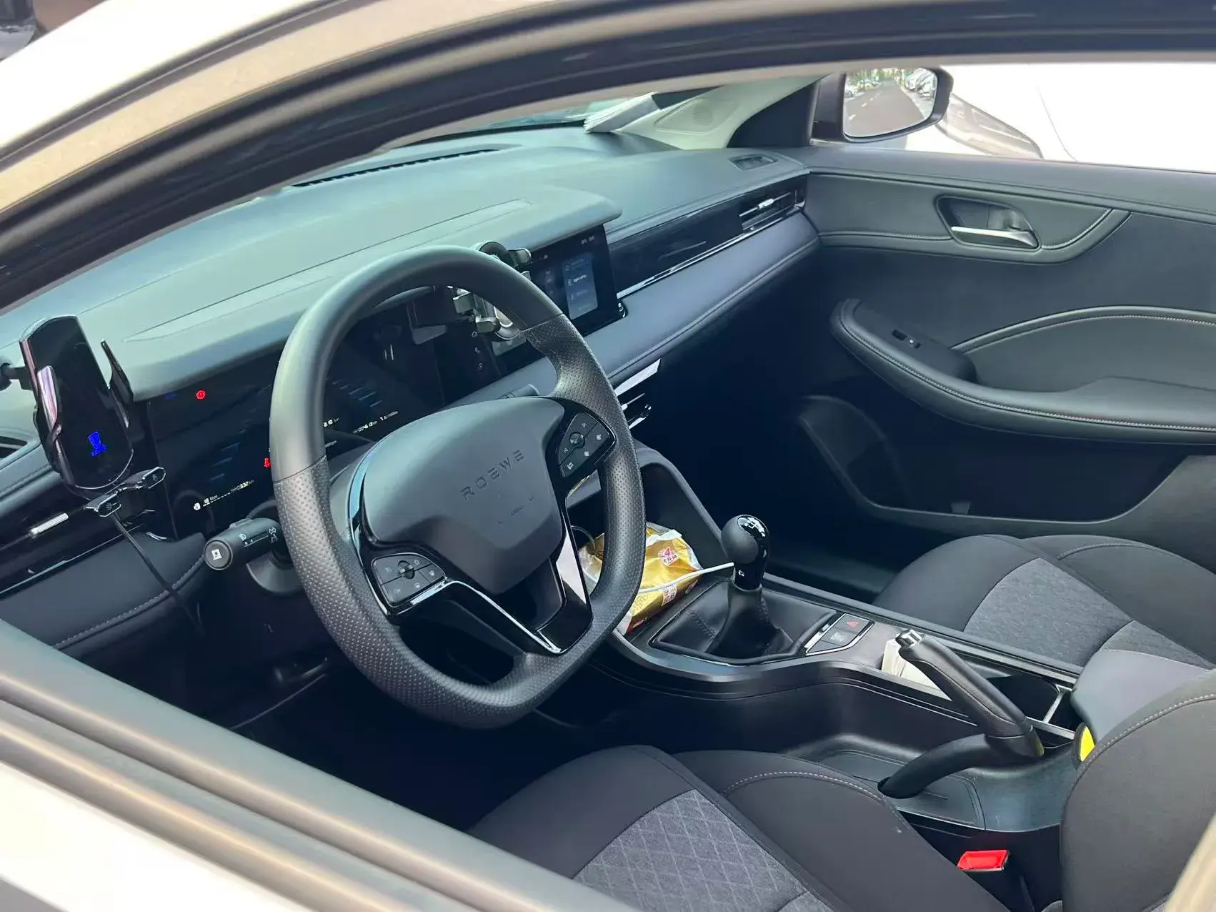 2023 ROEWE I5 thumbnail 2