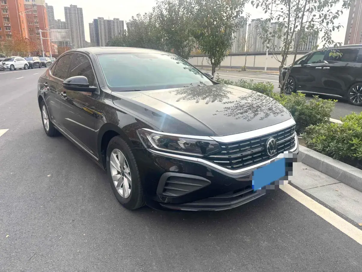 2023 VOLKSWAGEN PASSAT thumbnail 3