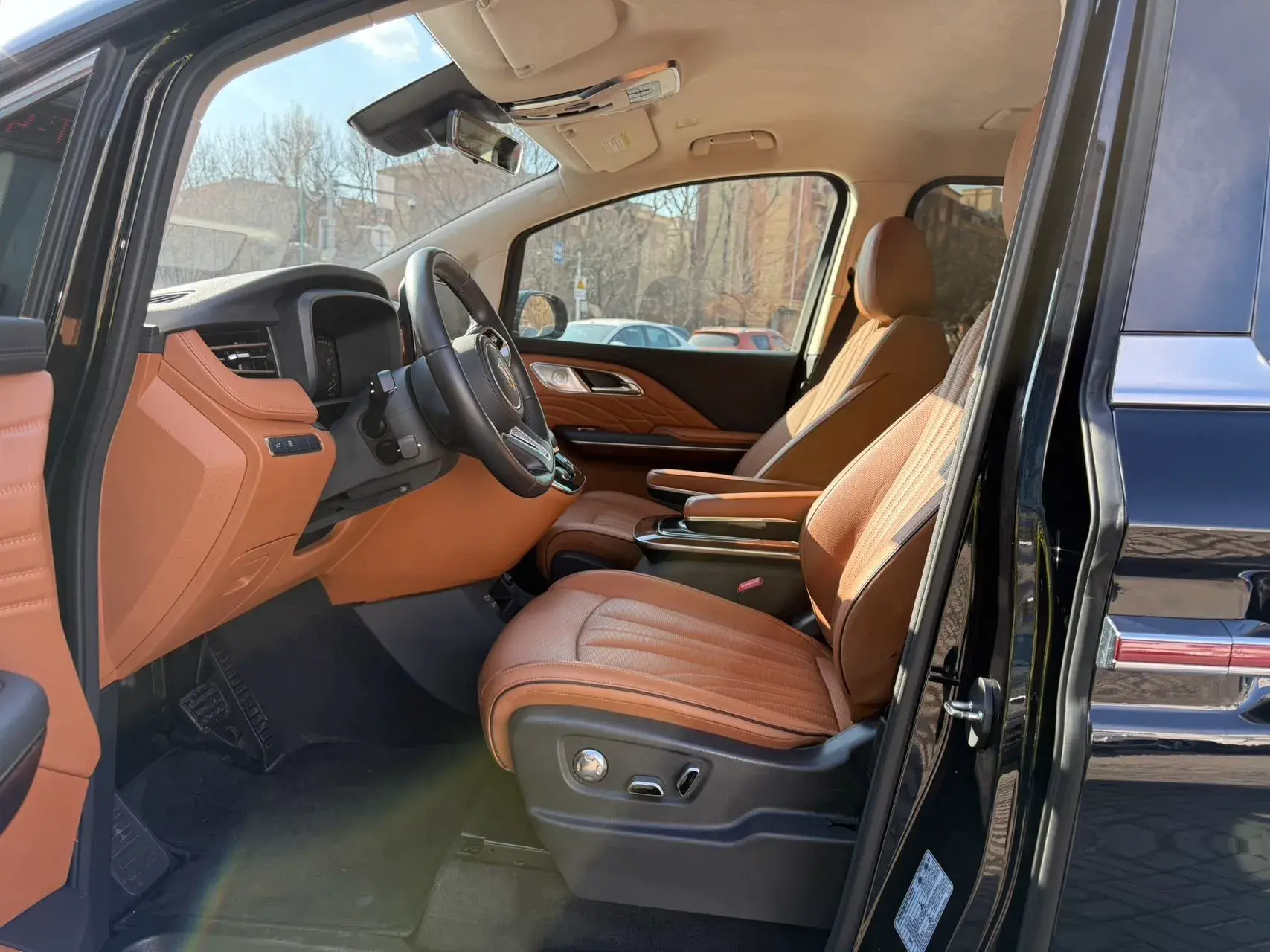 2023 HONGQI HQ9 thumbnail 4