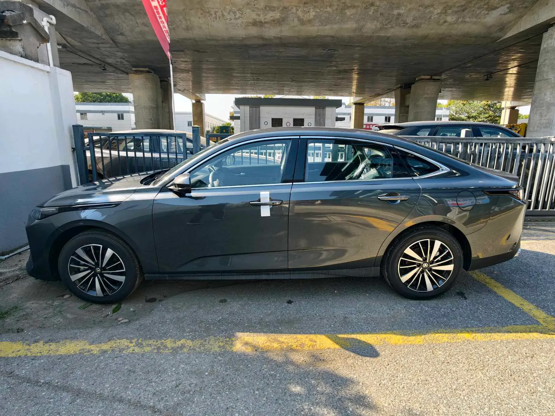 2025 CHANGAN EADOPHEV thumbnail 4