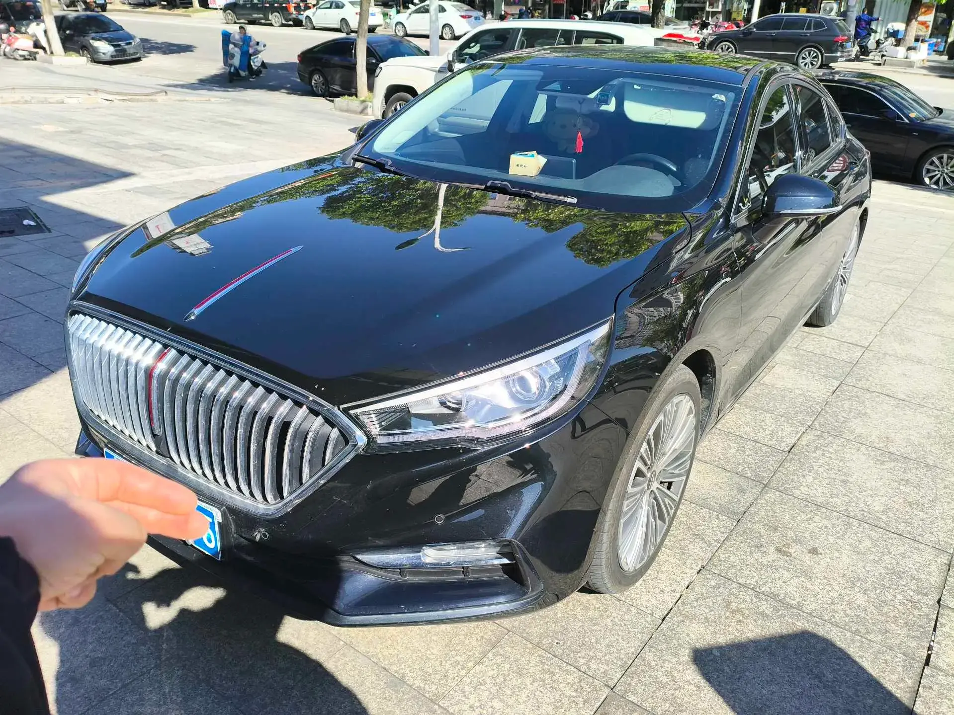 2022 HONGQI H5 view 1