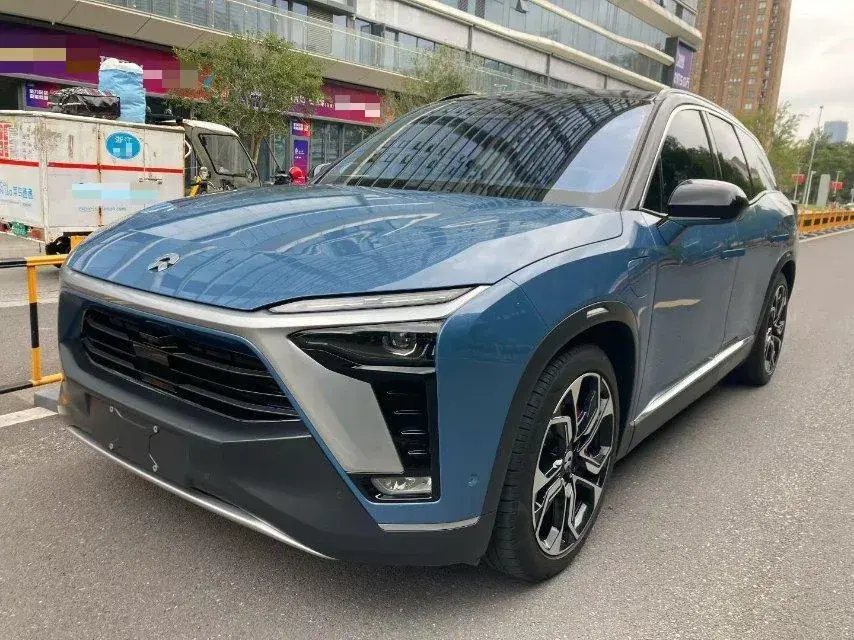 2022 NIO ES8 view 1