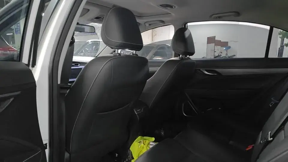 2021 GEELY EMGRAND thumbnail 4