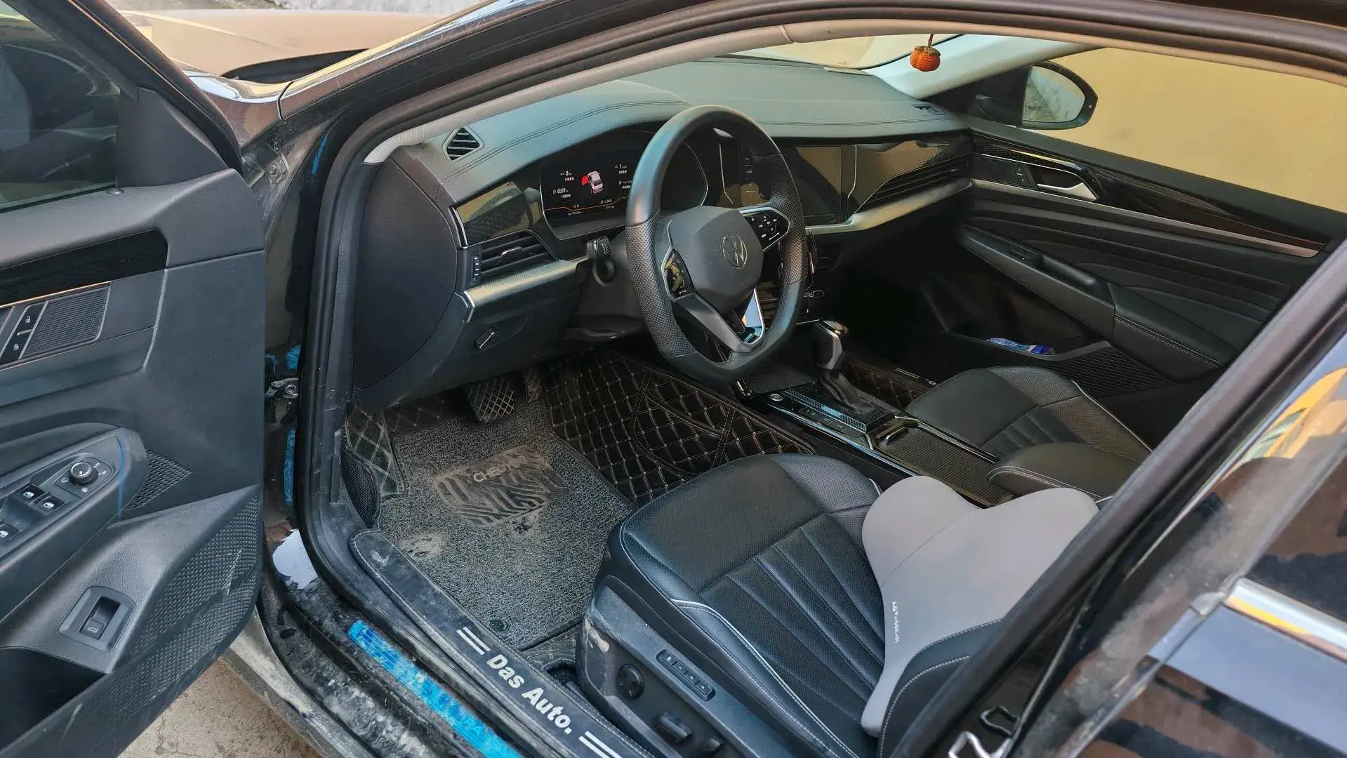 2024 VOLKSWAGEN PASSAT thumbnail 2