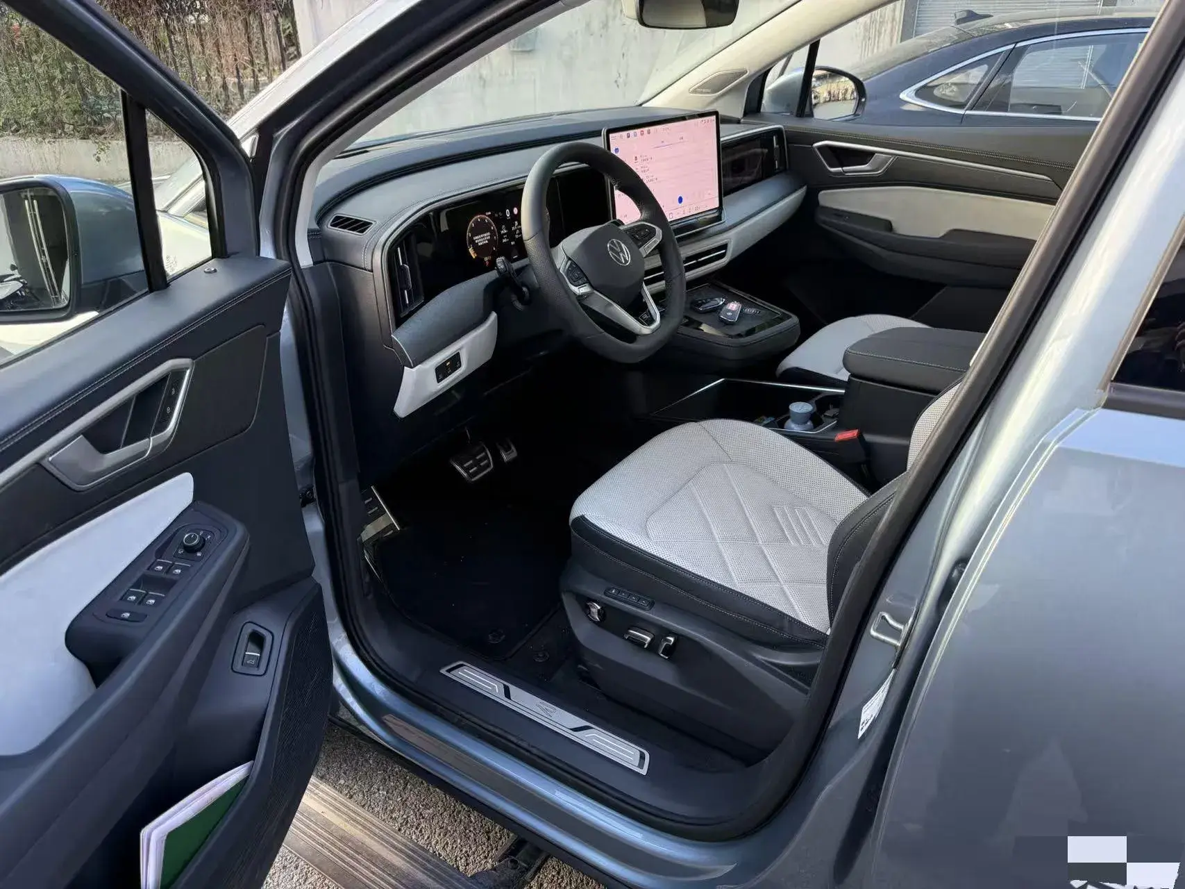 2023 VOLKSWAGEN TALAGON thumbnail 3