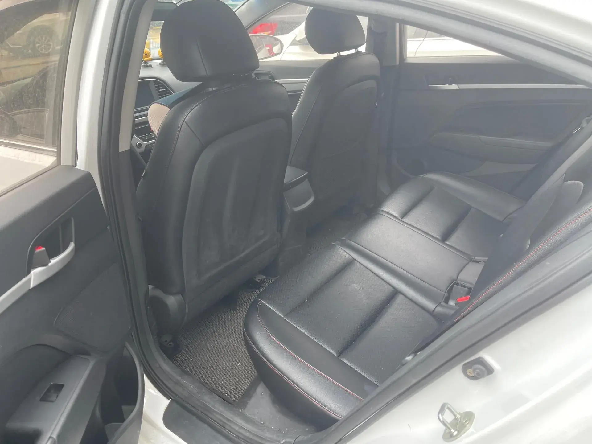 2016 HYUNDAI ELANTRA thumbnail 4