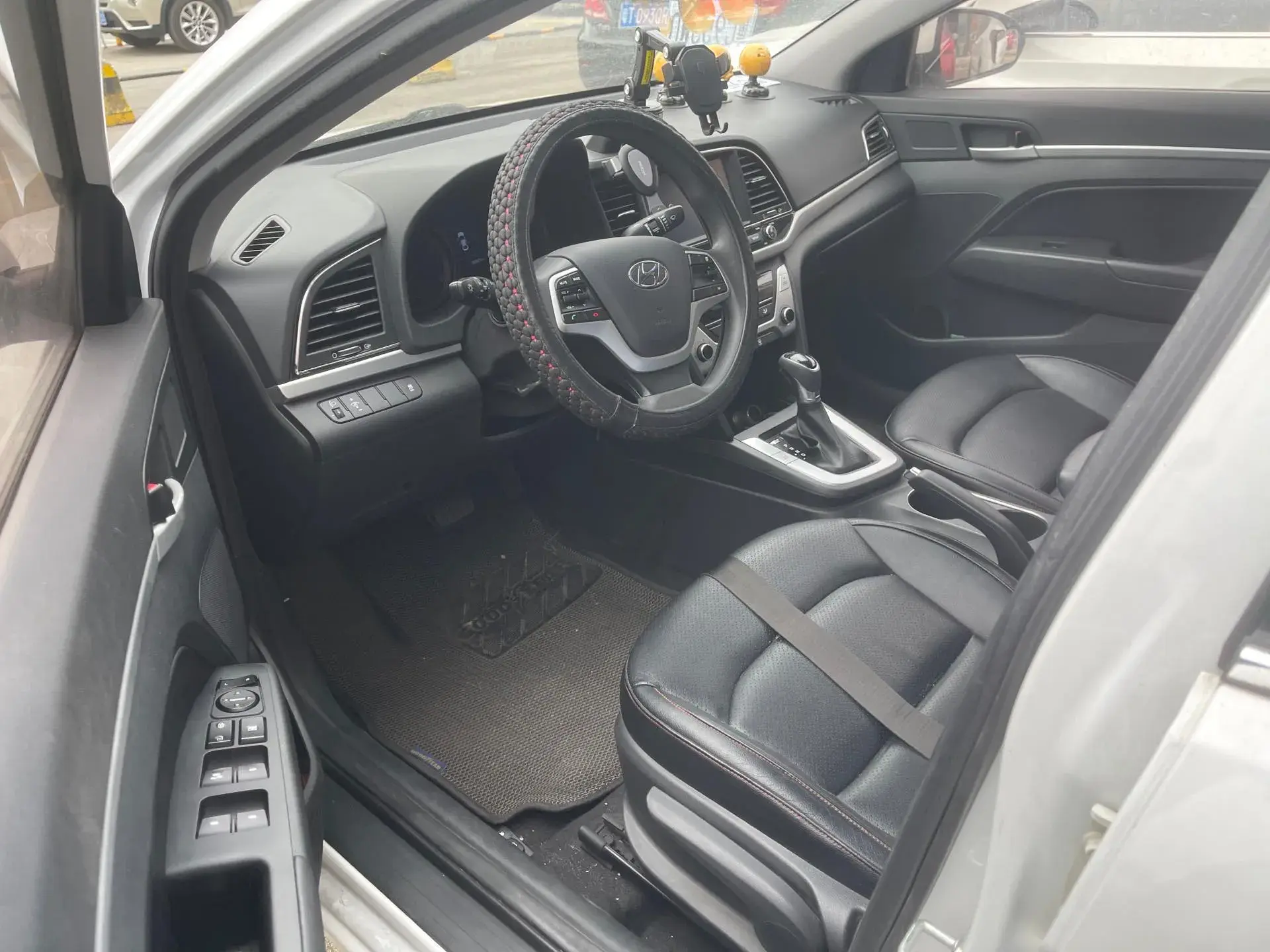 2016 HYUNDAI ELANTRA thumbnail 3