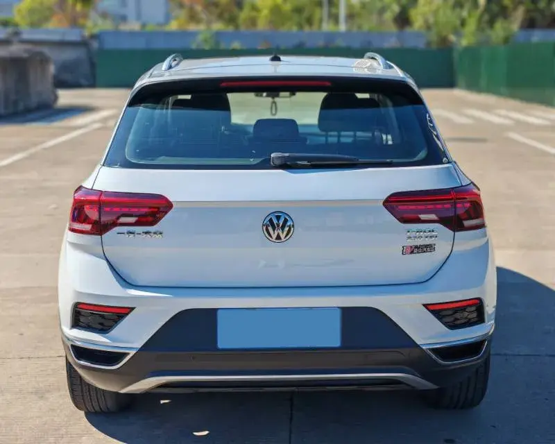 2018 VOLKSWAGEN T-ROC thumbnail 4