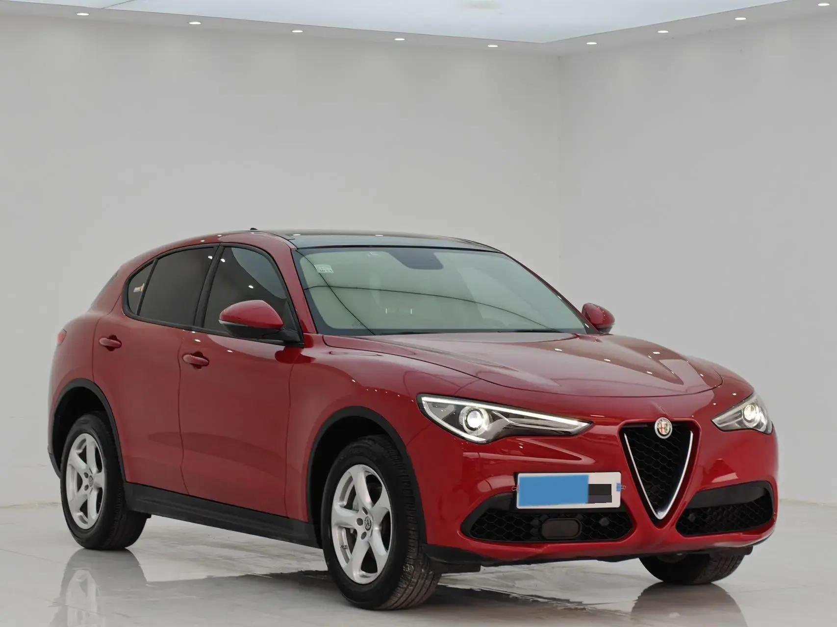 2017 ALFA ROMEO thumbnail 3