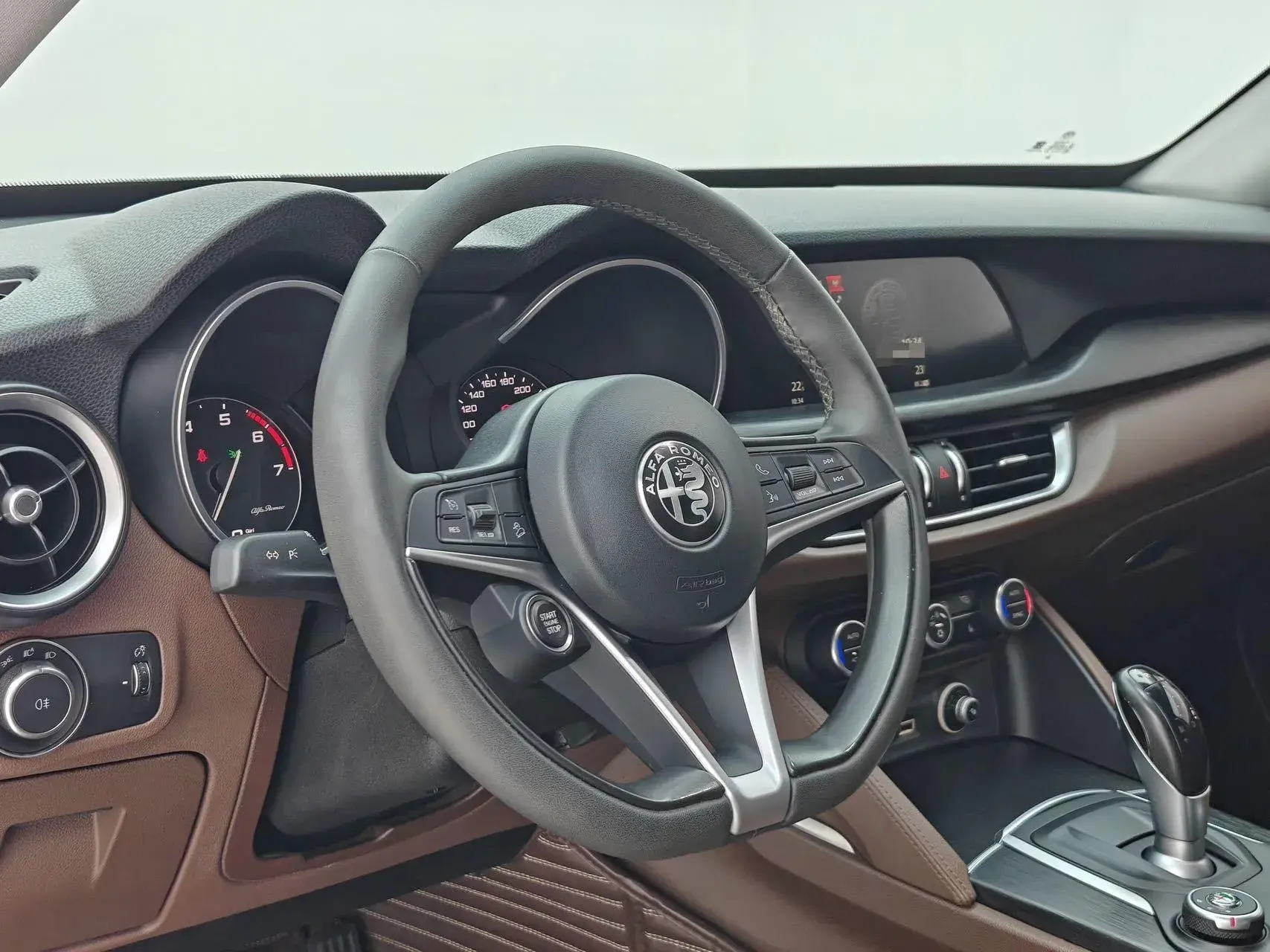 2017 ALFA ROMEO thumbnail 4