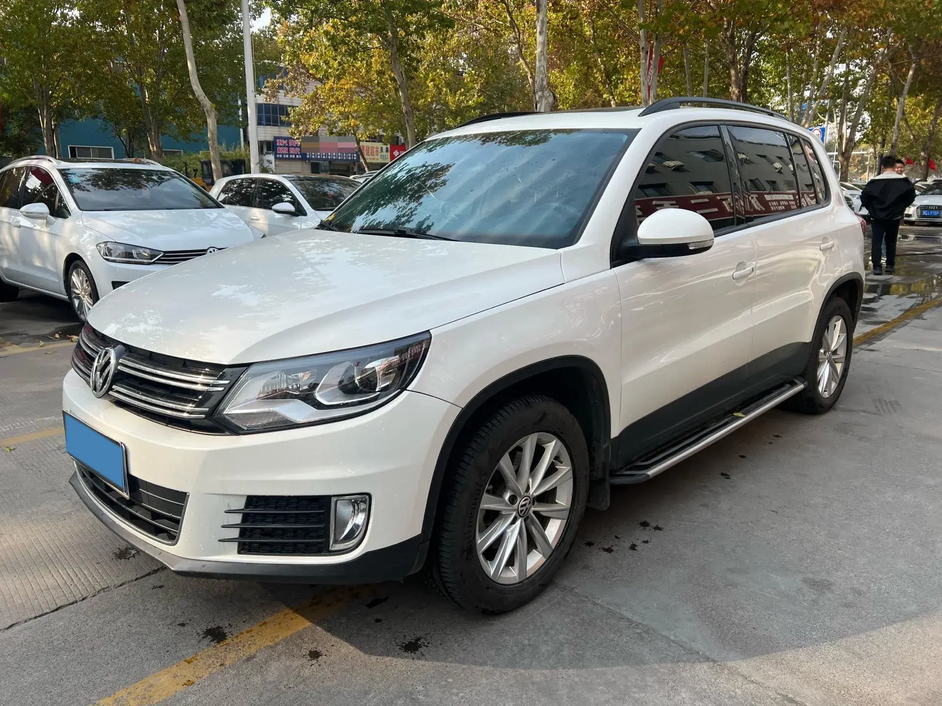 2016 VOLKSWAGEN TIGUAN view 1