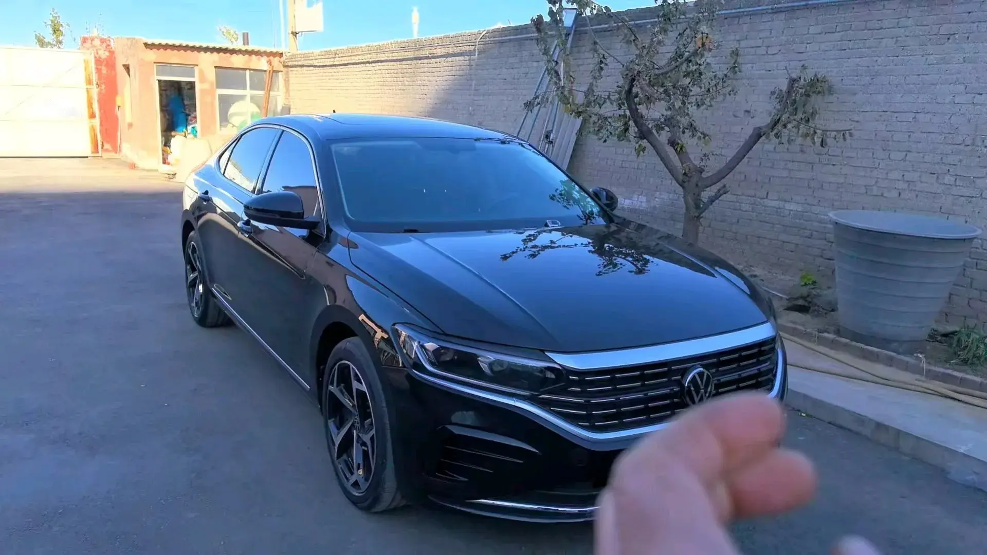 2024 VOLKSWAGEN PASSAT thumbnail 2