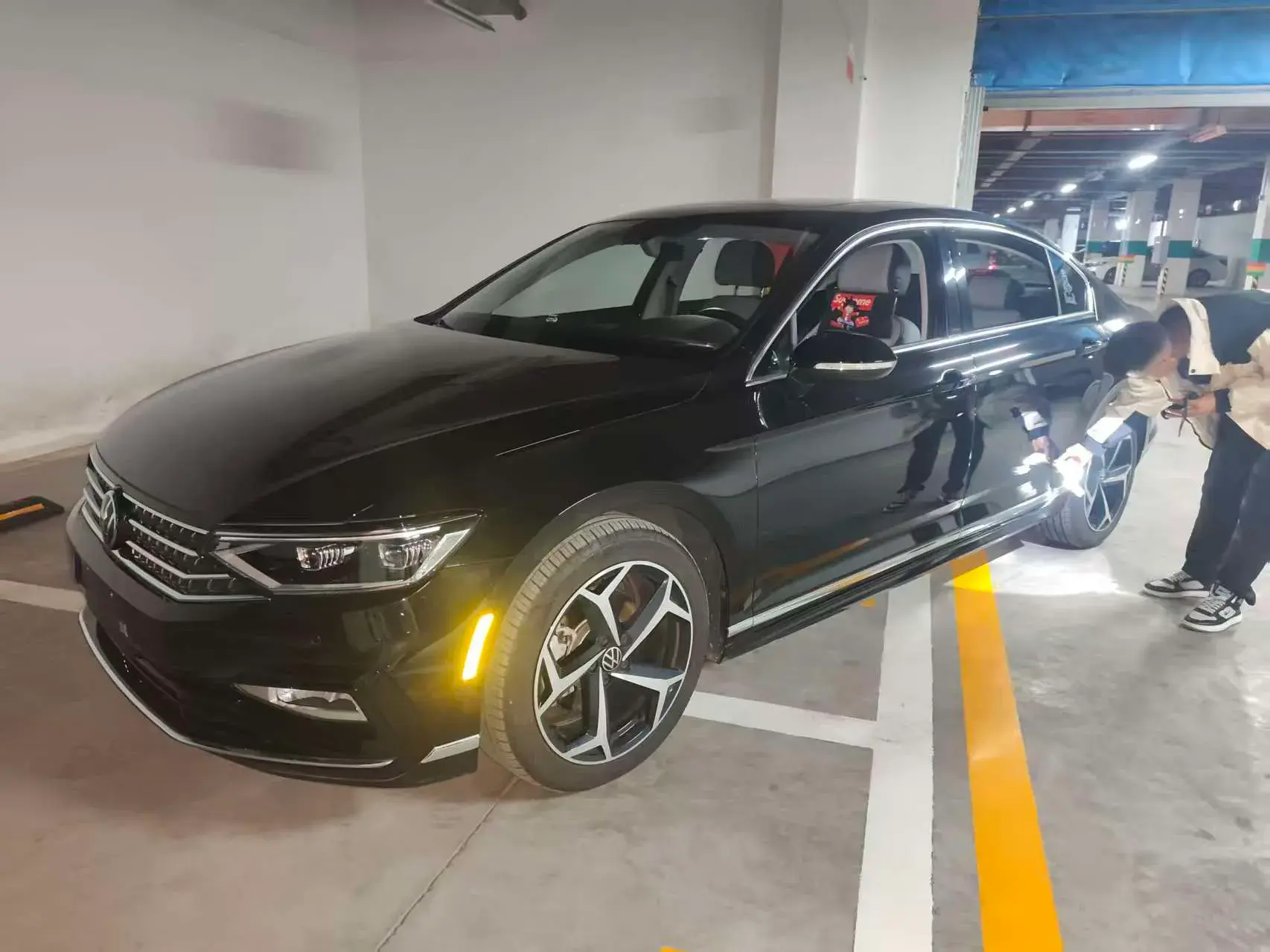 2020 VOLKSWAGEN MAGOTAN view 1