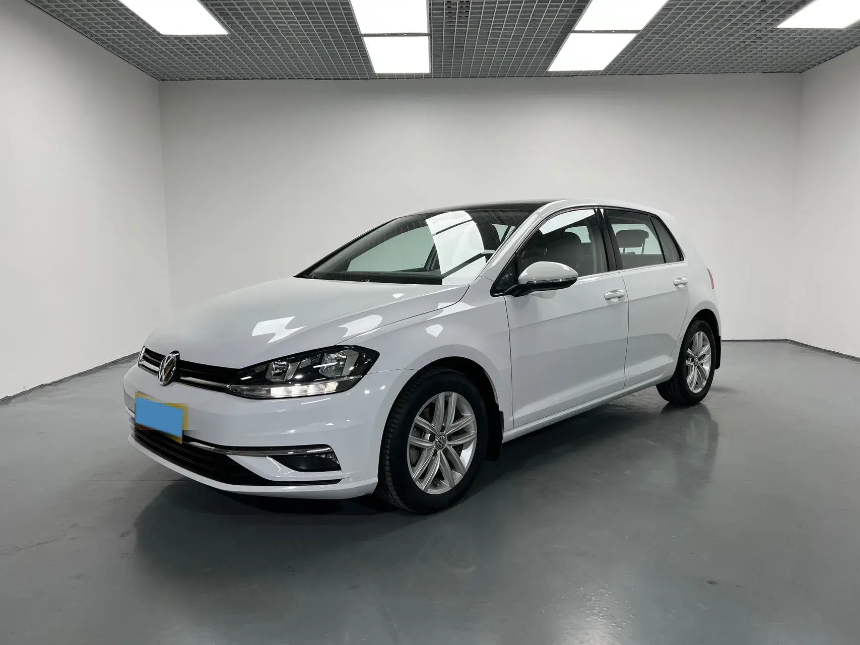 2019 VOLKSWAGEN GOLF view 1