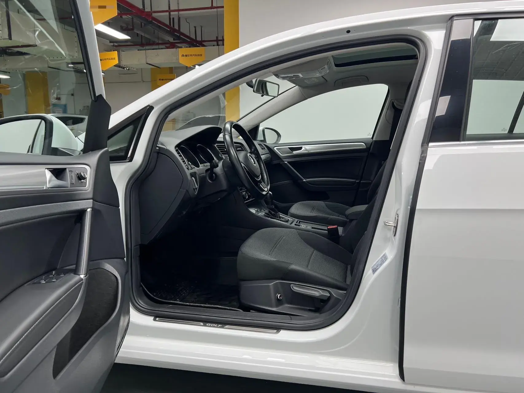 2019 VOLKSWAGEN GOLF thumbnail 2