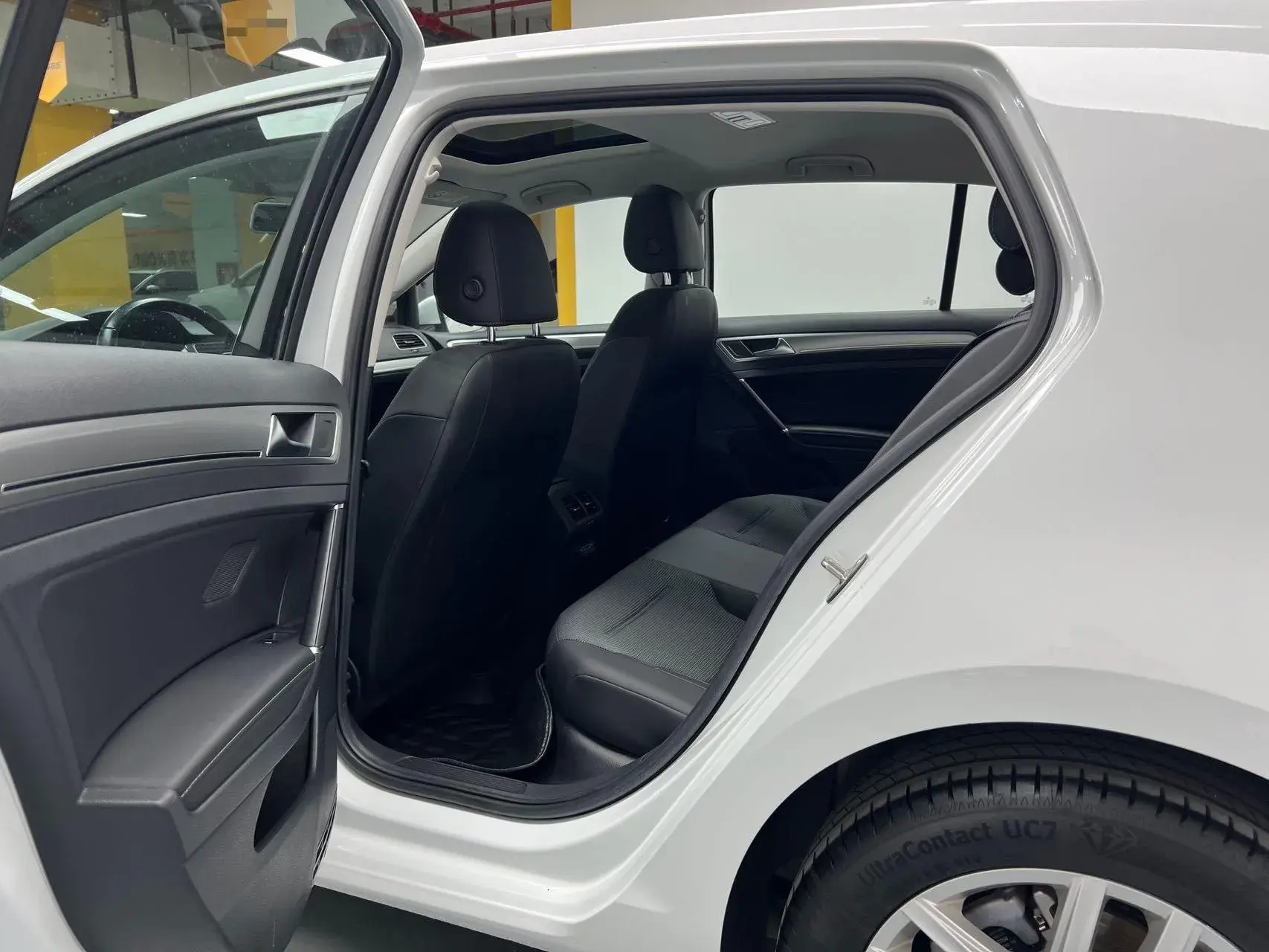 2019 VOLKSWAGEN GOLF thumbnail 3