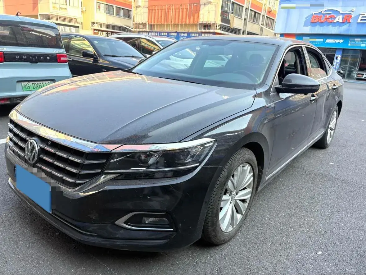 2019 VOLKSWAGEN PASSAT view 1