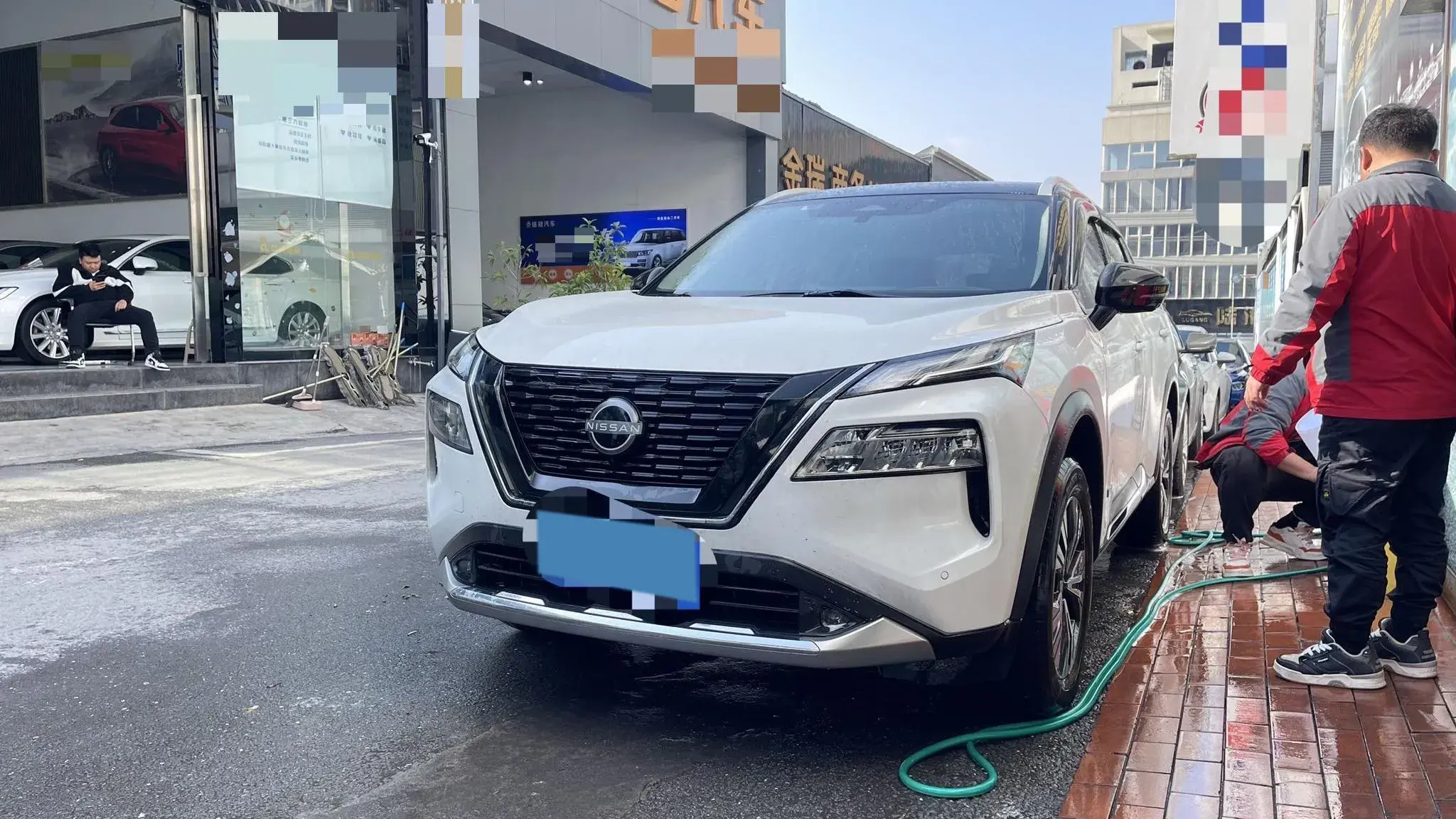 2023 NISSAN X-TRAIL view 1