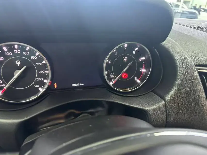 2021 MASERATI LEVANTE thumbnail 3