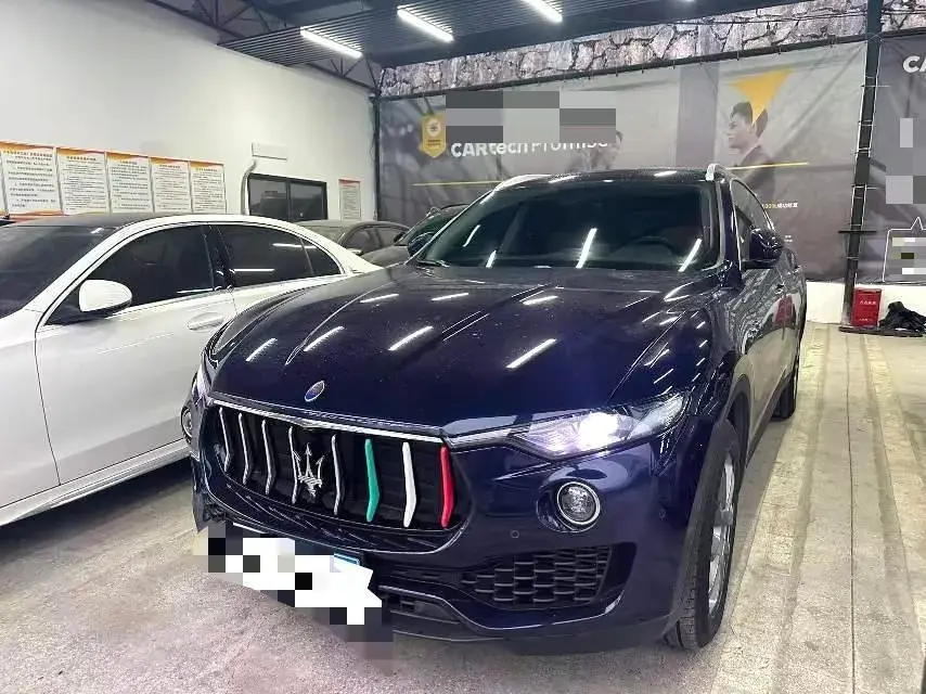 2021 MASERATI LEVANTE view 1