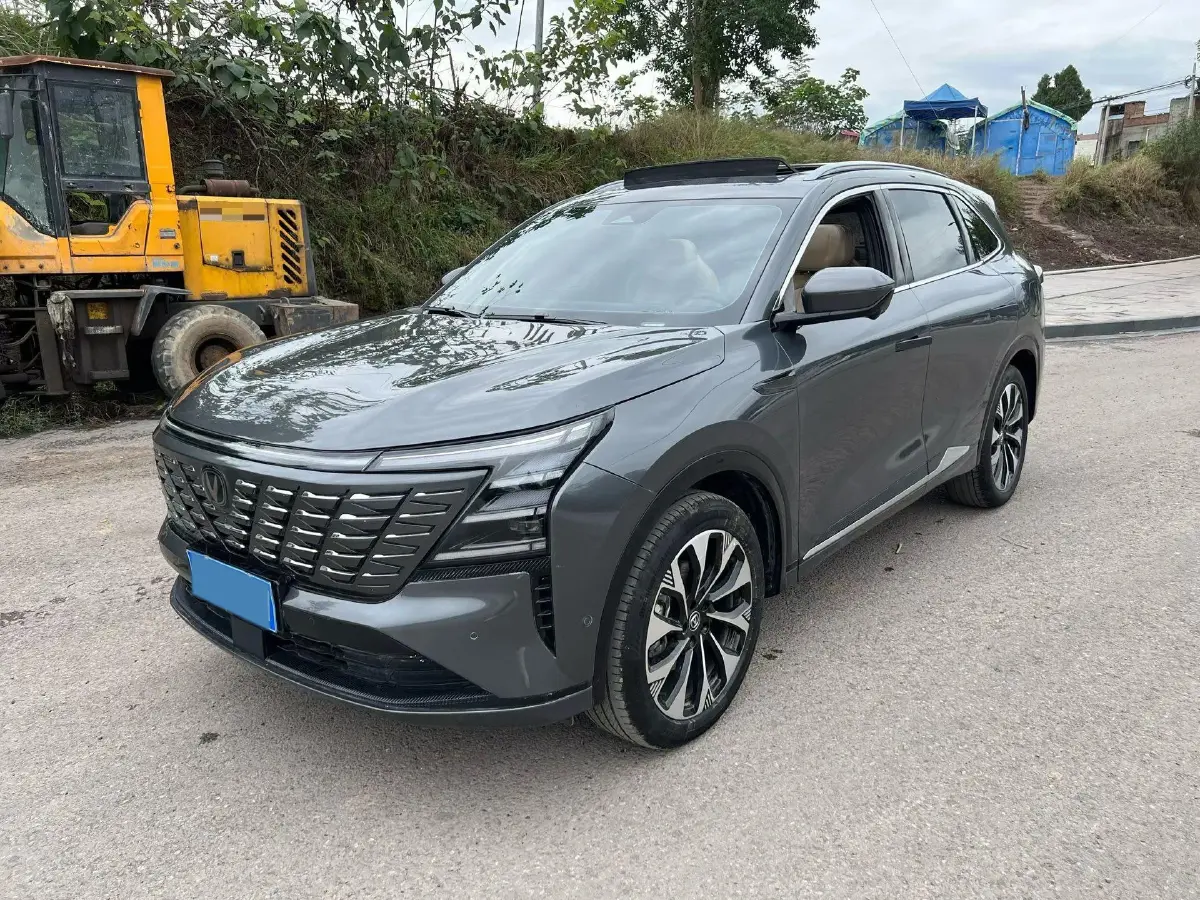 2025 ChangAn CS75 Plus 2.0T 233HP L4 8AT