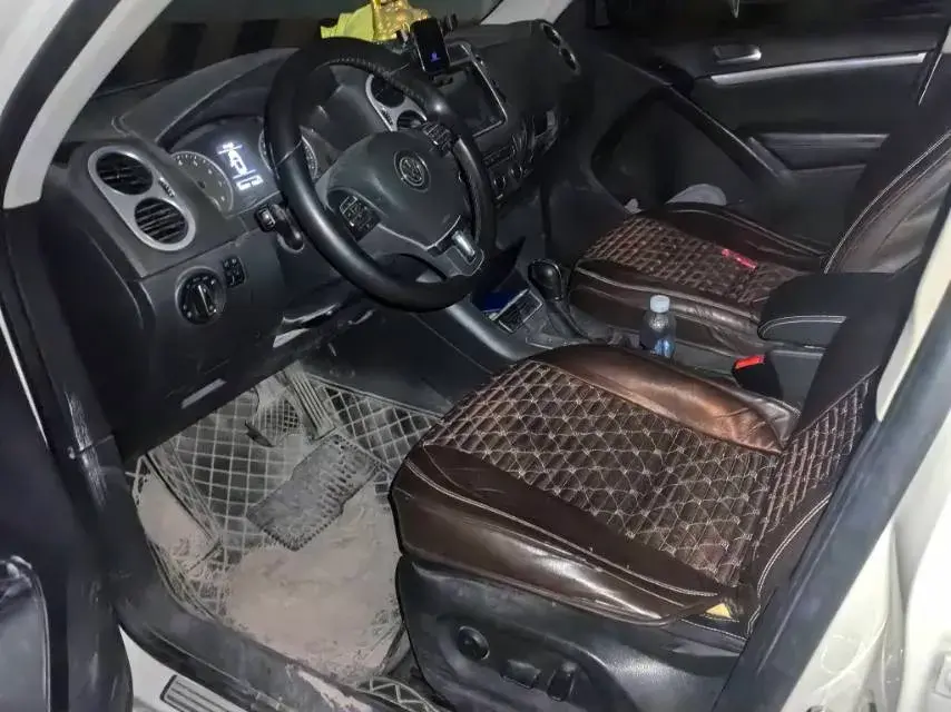 2016 VOLKSWAGEN TIGUAN thumbnail 3