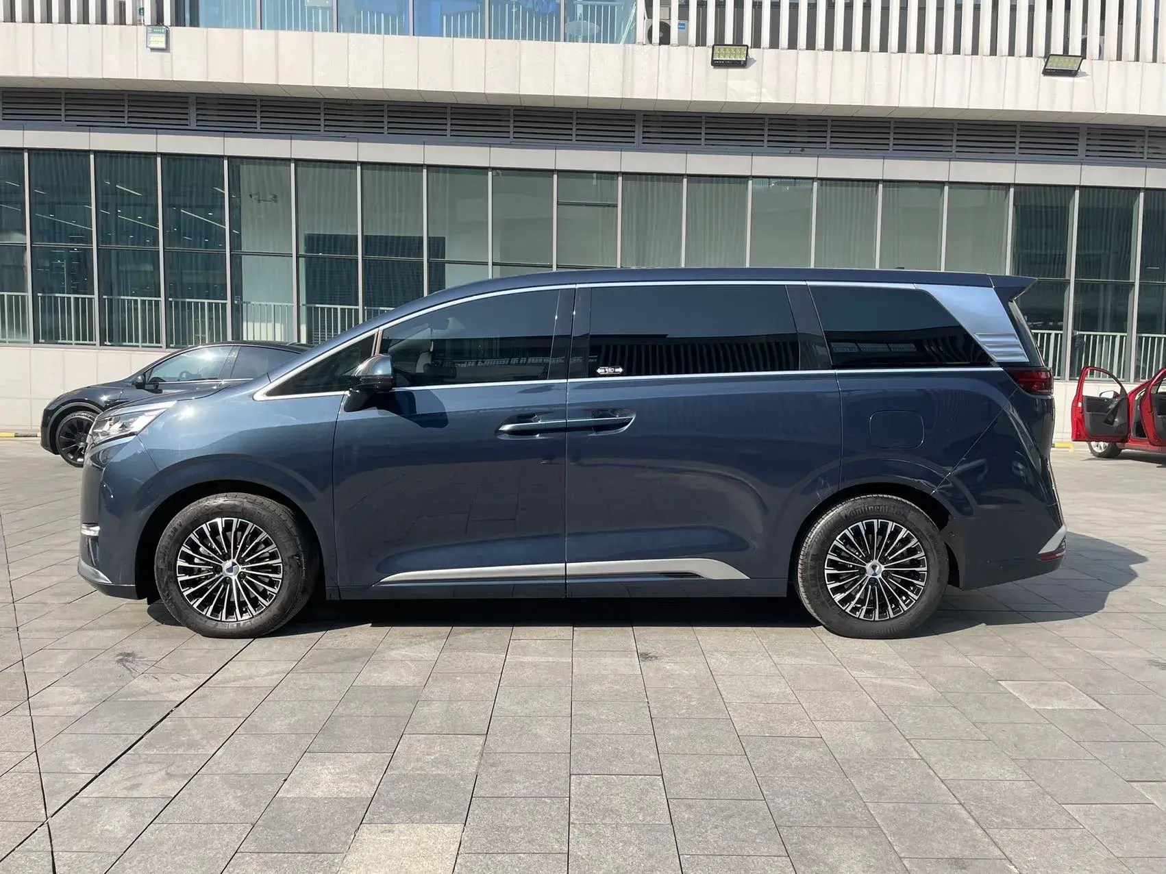 2022 DENZA D9 thumbnail 4