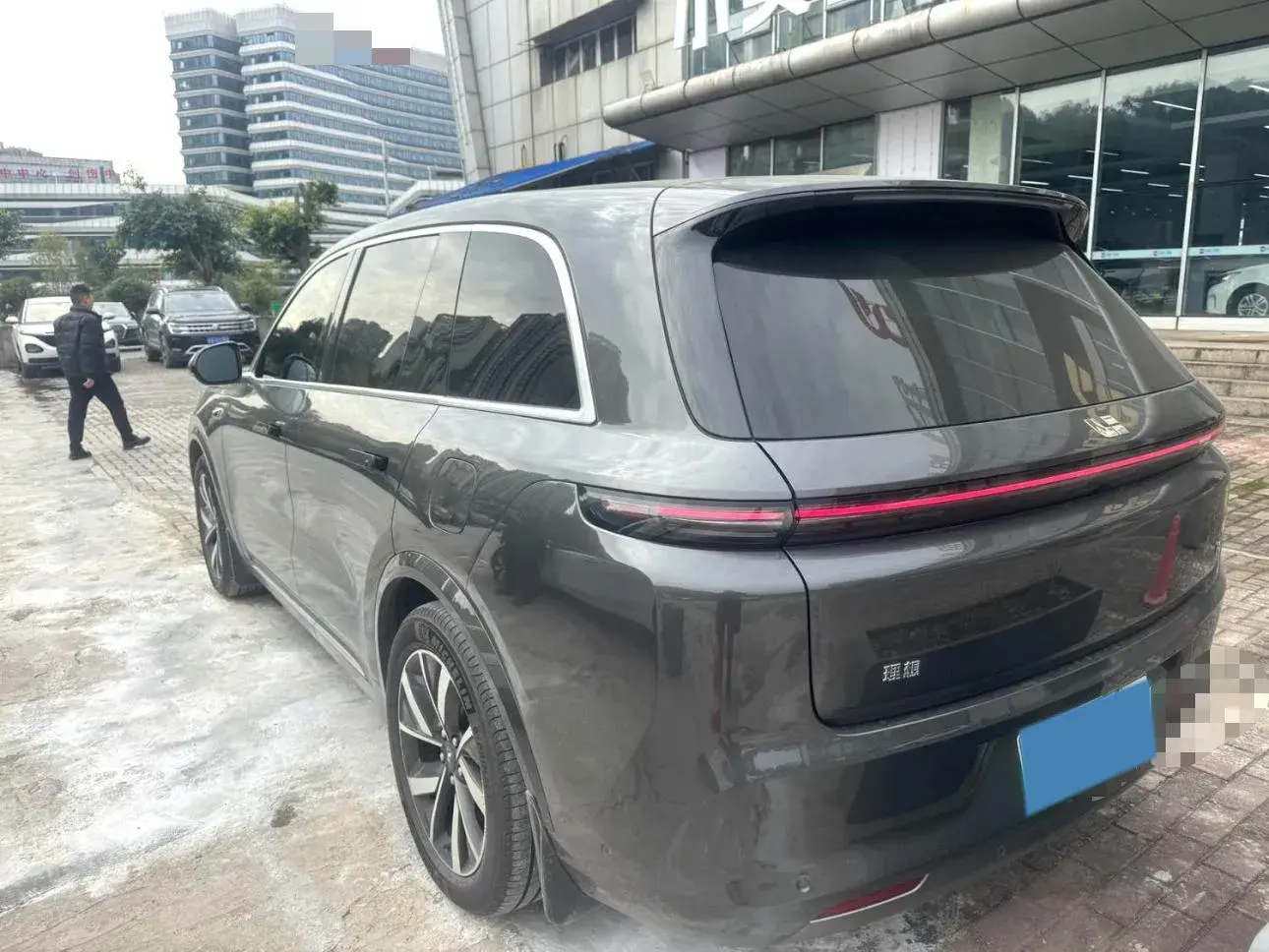 2023 LI L8 thumbnail 4