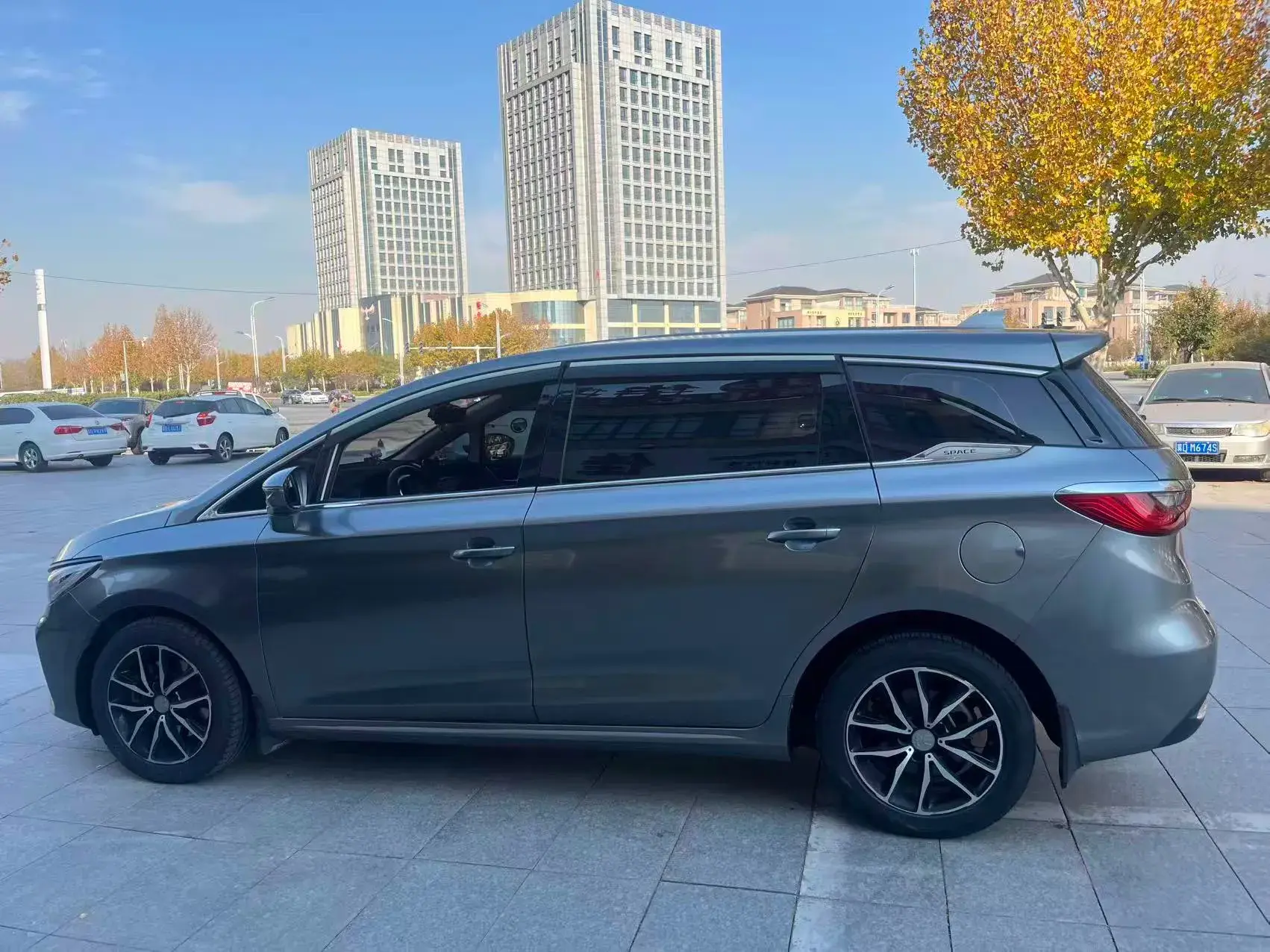 2018 BYD SONG thumbnail 3