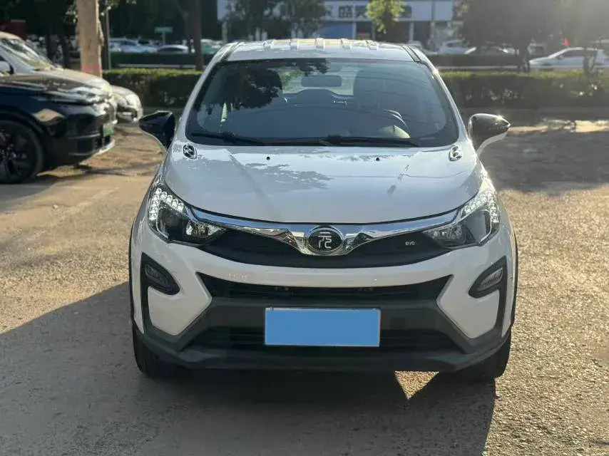 2017 BYD YUAN thumbnail 2