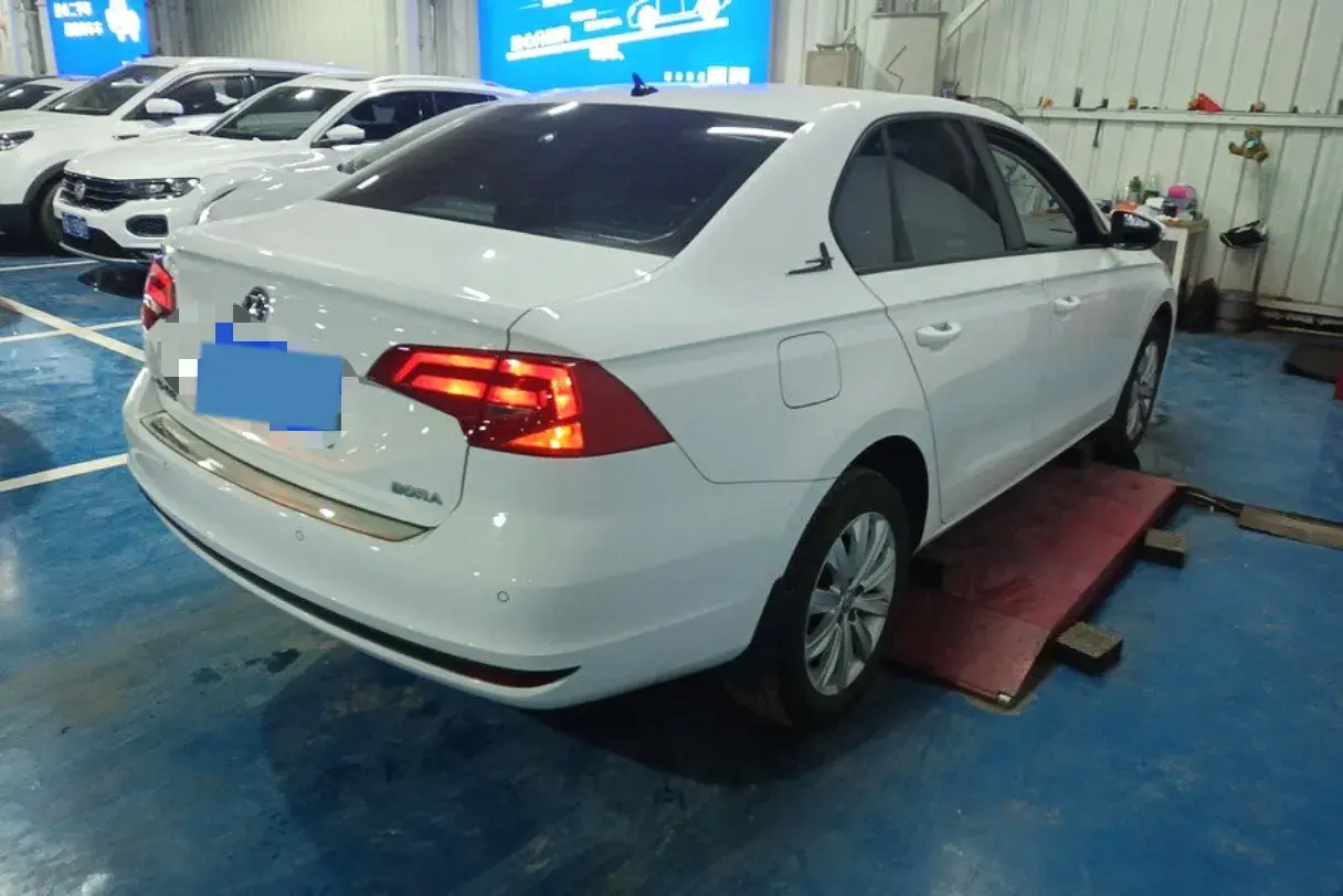 2019 VOLKSWAGEN BORA thumbnail 2