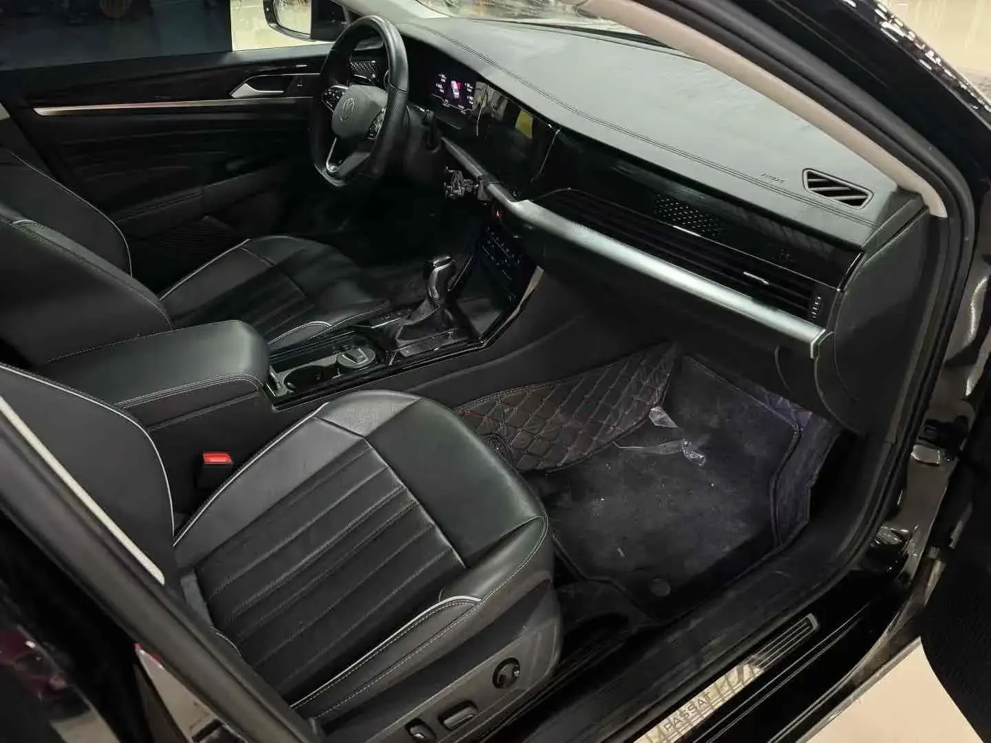 2024 VOLKSWAGEN PASSAT thumbnail 2