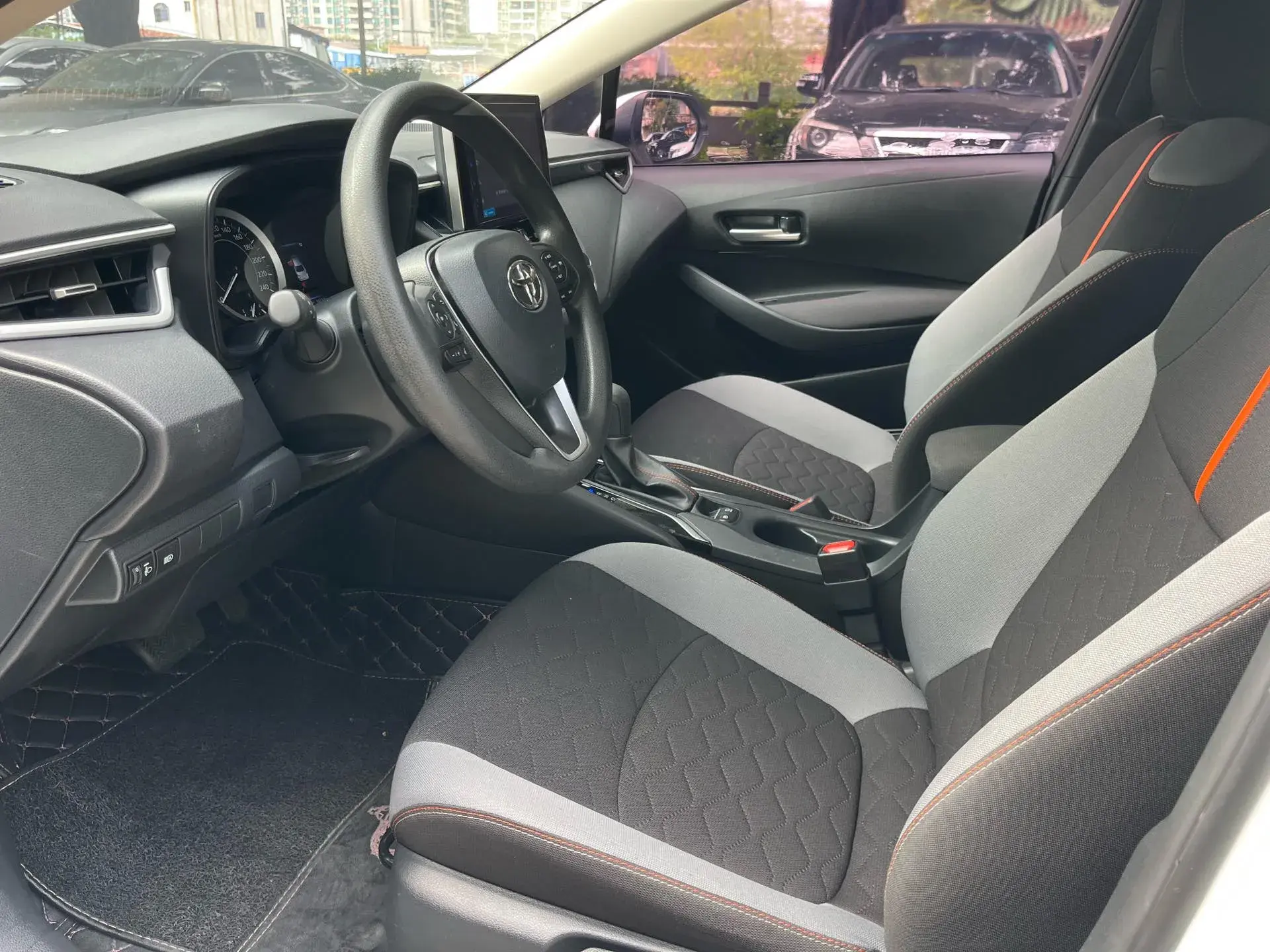 2021 TOYOTA COROLLA thumbnail 4