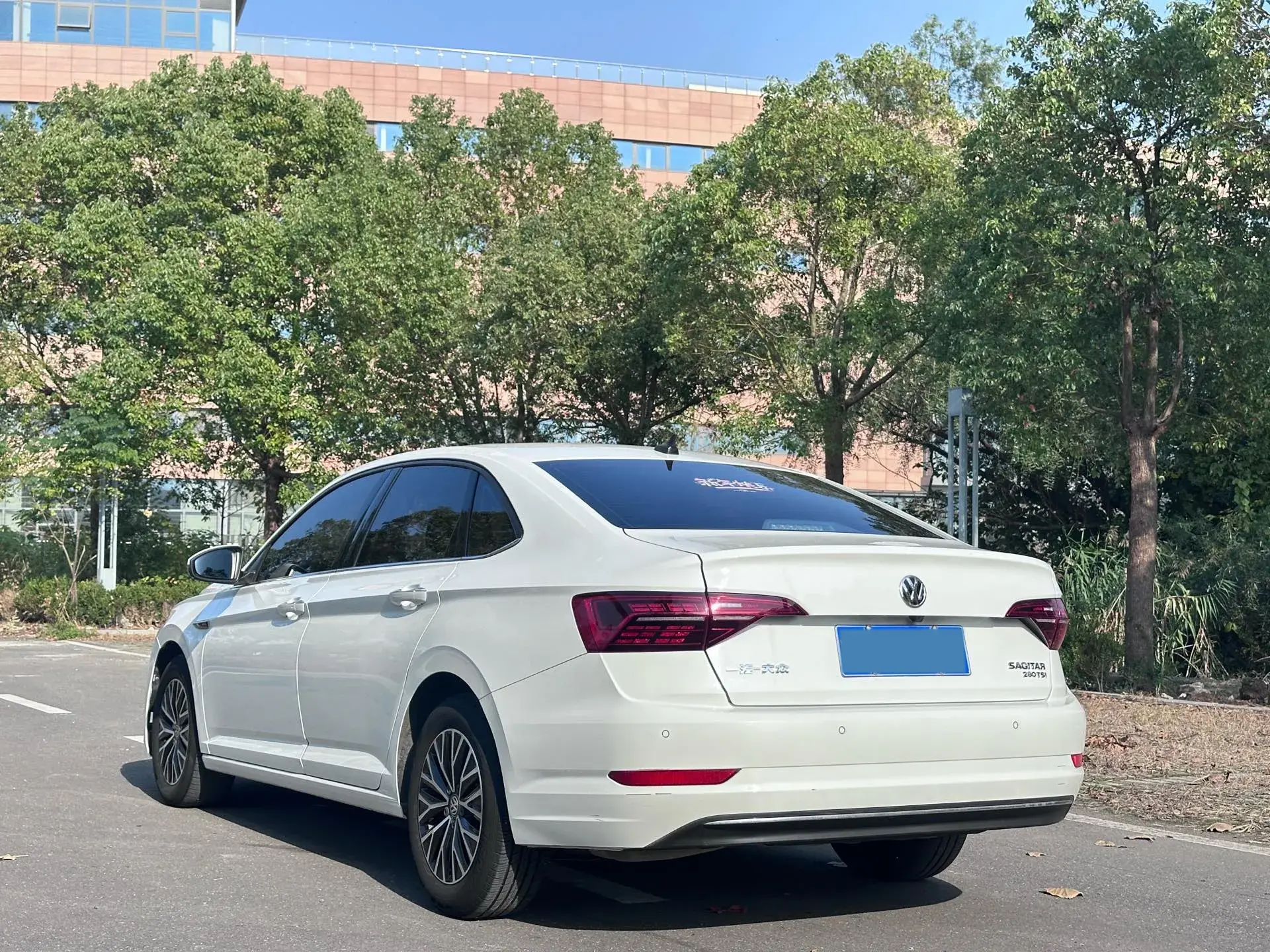 2021 VOLKSWAGEN SAGITAR thumbnail 4