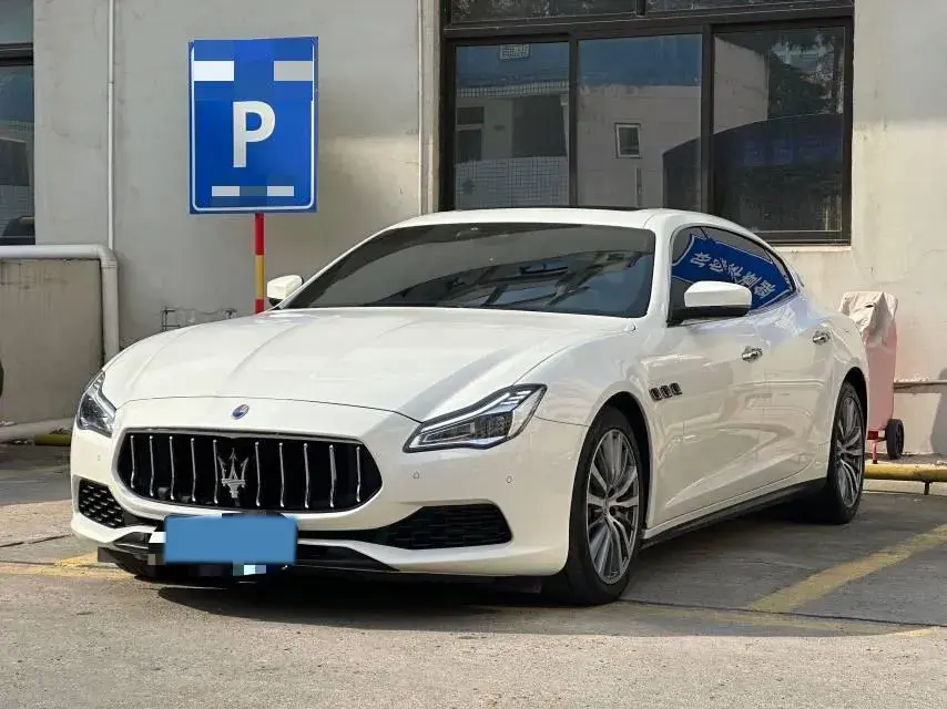 2021 MASERATI QUATTROPORTE view 1