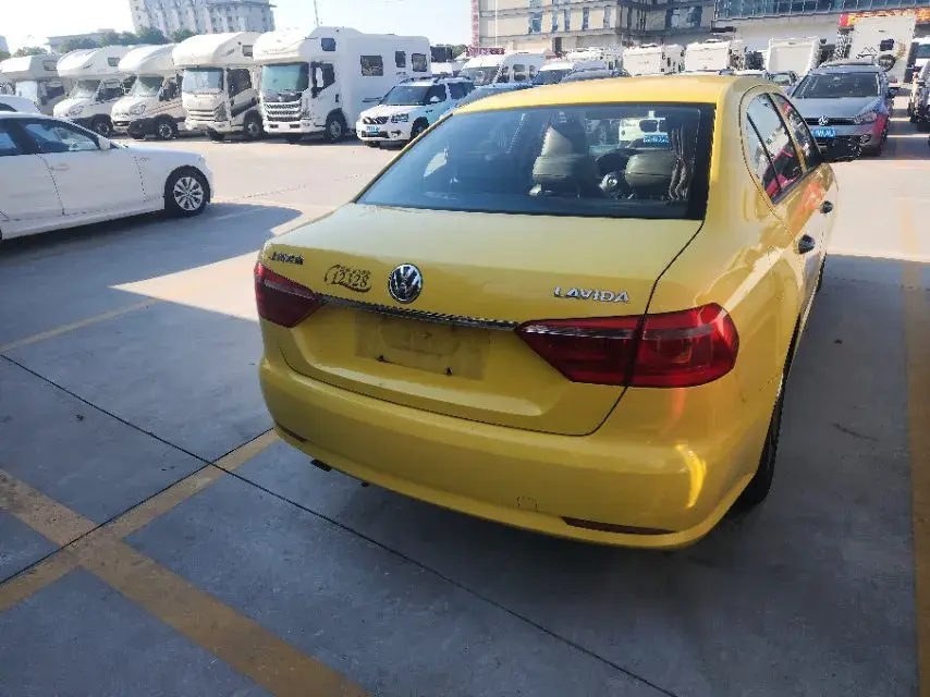 2018 VOLKSWAGEN LAVIDA thumbnail 4